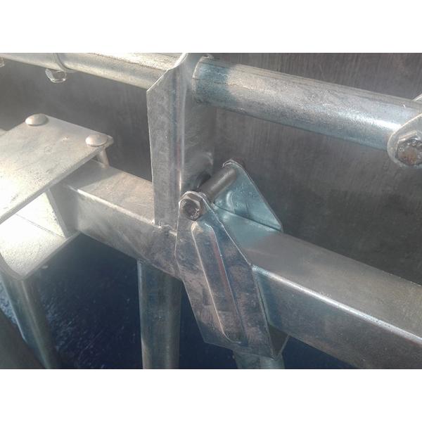 Hot Dip Galvanized Steel Pipe Cattle Headlock Feeder Panels 10FT-14FT Size