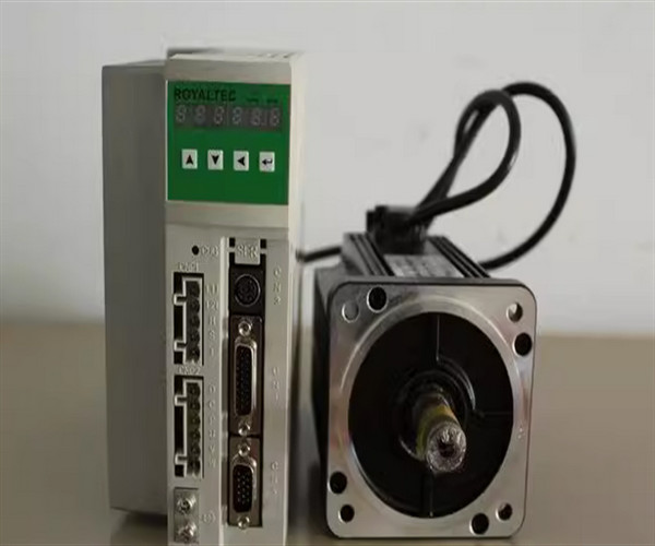 3-phase 200 To 240VAC 50/60Hz Industrial Servo Drives 5.8A Output Rated Current