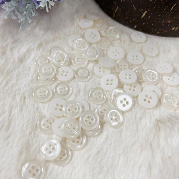 Wholesale 2/4 holes Polyester Plastic Button Transparent Resin Buttons For Shirts