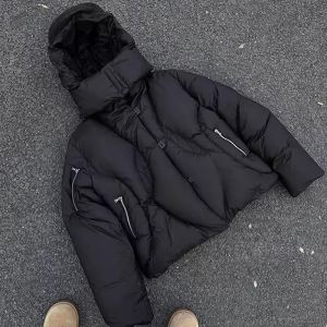 China Manufacturers Custom Winter Warm Windproof Black Outdoor Streetwear Jacket Puffer Down Jacket Heavyweight Down Coat Men on sale
