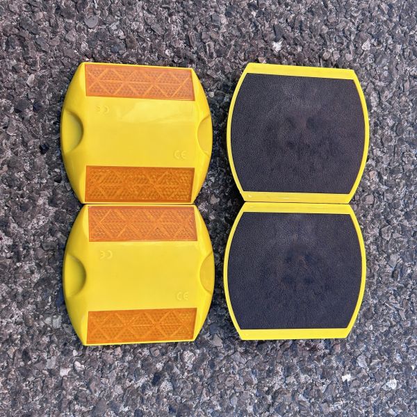 100x90x18mm CE ABS Road Stud High Visibility Black Base LOGO Customs Road Safety Reflective Cat Eye