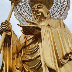 Quality Bronze Buddha Sculpture of Ksitigarbha Bodhisattva With Gold Leaf Finish for sale