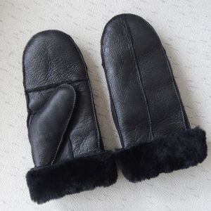 Wholesale men and women winter warm sheepskin gloves mittens