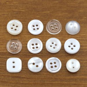 2021 Hot selling sewing 4 hole polyester resin button