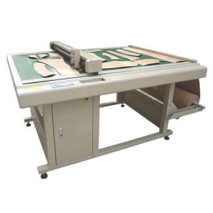 China 1500x900mm Aluminum Flatbed Cutter Plotter with Vacuum Adsorption and High Precision for Multi-Industry Applications on sale