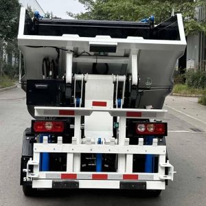4500kg 3.3m3 Garbage Dump Truck Diesel Powered For Environment Clean