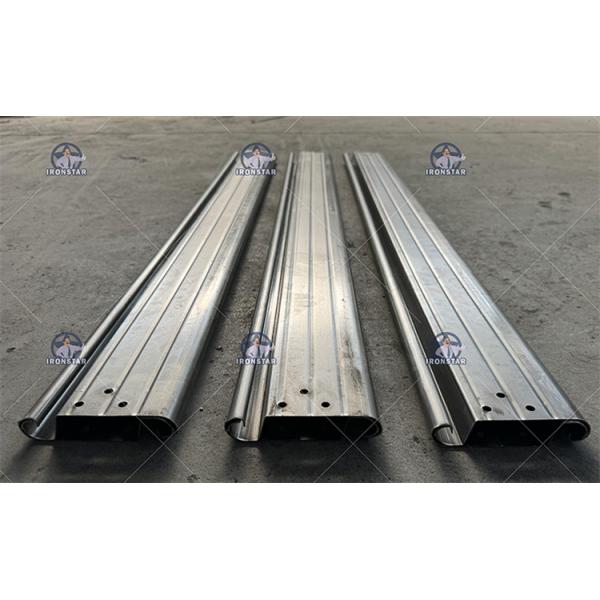 100mm sandwich rolling shutter door roll forming machine in Saudi Arabia olling shutter strip making machine