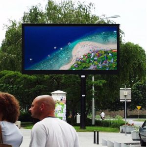 IP65 Outdoor LED Advertising Display P8mm 3840Hz Refresh Rate