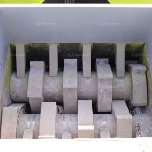 Construction Waste Recycling and Crushing Waste Metal Crawler Mounted Shredding