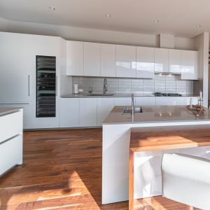 Custom High Gloss White Lacquer Kitchen Cabinet Set Modern Handless