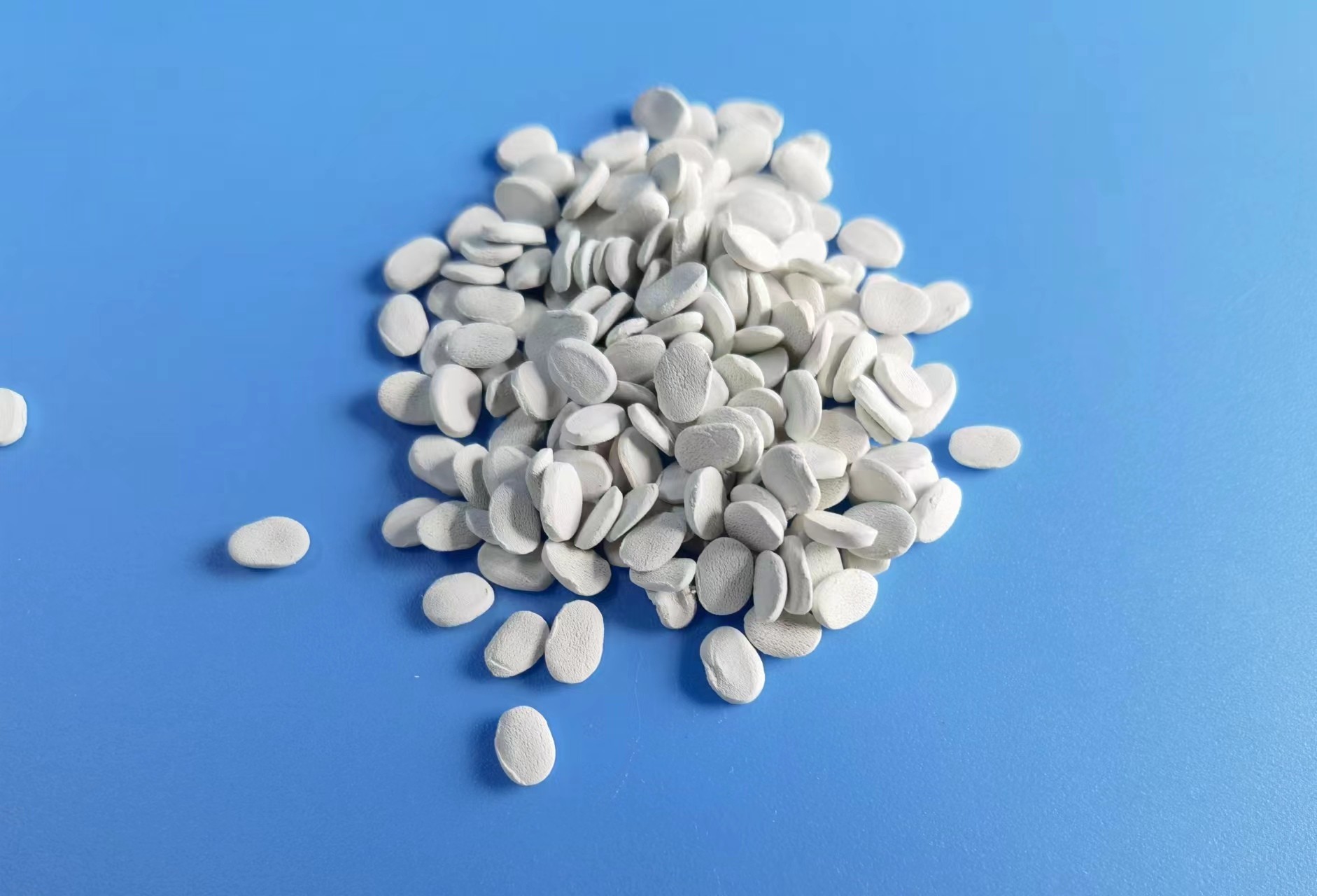 Quality Plastic Film CaO Additive Desiccant Masterbatch with Long Life Time for sale