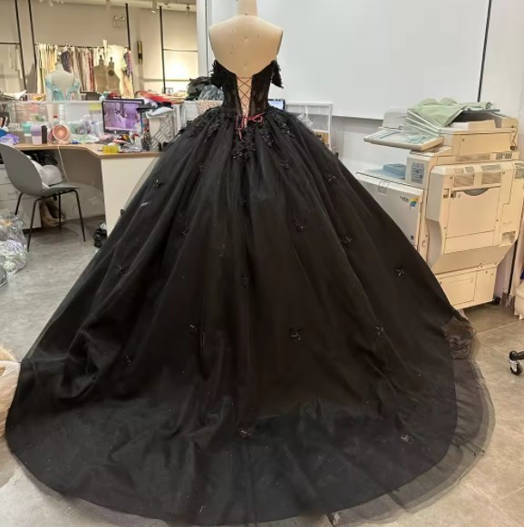 Classic Sweetheart Neckline Appliqued Evening Party 16 Years Girls Sweep Train Cap Sleeve Black Tulle Quinceanera Dress