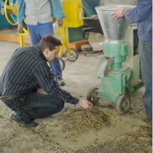 Automated Sawdust Pellet Machine 11kw Poultry Manure Pellet Machine