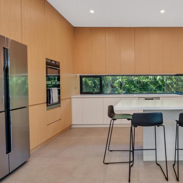 Buy Modern White And Wood Grain Melamine Kitchen Cabinet L Shape Handless at wholesale prices