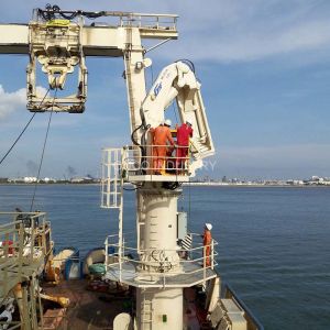 2.5t 22m Folding Boom Ship Deck Cranes Hydraulic With Telescopic