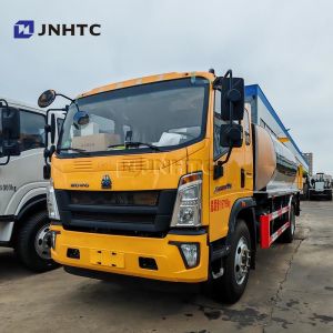 HOWO Asphalt Spraying Equipment Trucks 4X2 160HP Intelligent Bitumen Spreader