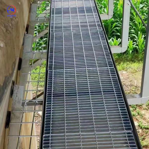 Flat Or Serrated Anti-Rust Steel Grating Customized For Long-Lasting Performance