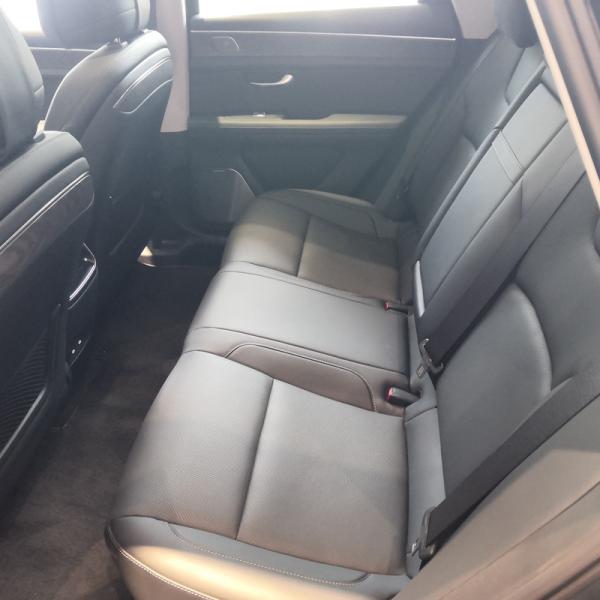 80kWh Battery Capacity Huawei Aito M5 4WD SUV Automotive Plug-in Hybrid Fuel Electro Car for Fast Charging in Just 0.75h