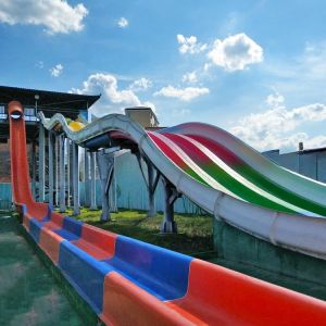 Durable Large Capacity Theme Park Water Slide Equipment Customized