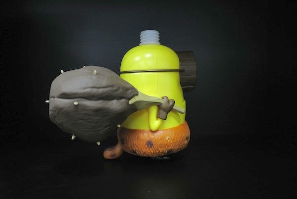 Hawail Style Minions Cartoon Shampoo Bottle With Cute Weapon Yellow / Brown Color