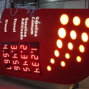 Gas Station Digital Pylon Sign Illuminated 8500mm Provide Soft Copy Initially
