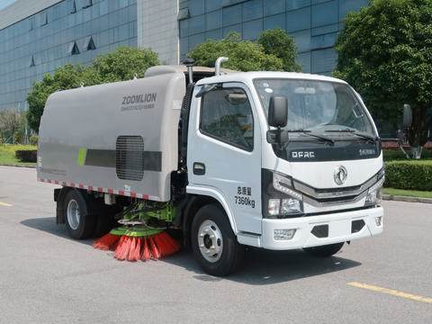 Diesel Vacuum Isuzu Road Sweeper Truck 100km/H