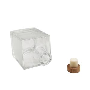 500ml Square Clear Glass Wine Bottles Glass Liquor Bottle With Cork Anti Skid