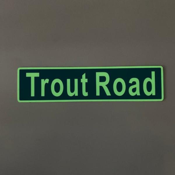 Glowing Photoluminescent Signage Eco-Friendly And Green With Yellow-Green Color