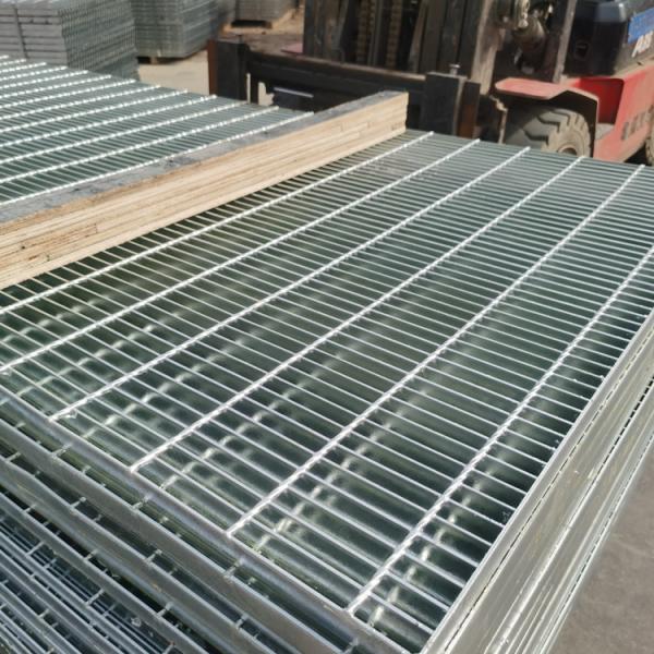 Galvanized steel driveway grating floor serrated steel grating