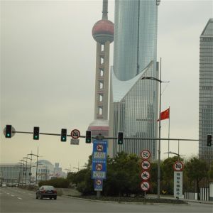 Outdoor Single Arm Galvanized Traffic Light Post Energy Saving