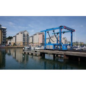 Cabin Control Boat Yacht Marine Travel Lift Crane On Dock Arm
