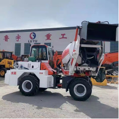 Used Concrete Mixer Yuchai Engine 9000kg Curb Weight 6 Meters Brand New Self Loading Mixing Truck