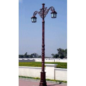 Classic Western Style Cast Iron Light Pole Painting Surface Treatment For Garden