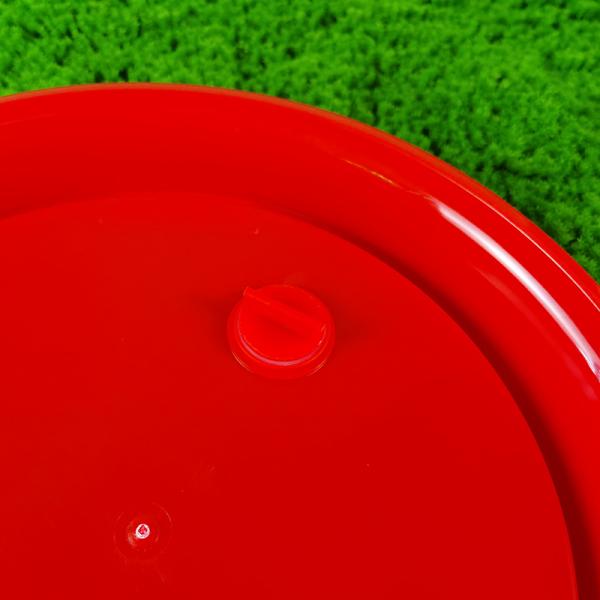 Red Cone Shape Automatic Poultry Drinker 14 L Capacity Anti-Drip Long Lasting