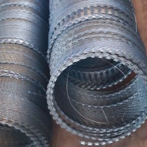 Galvanized 550mm 600mm Flat Security Fencing Razor Wire Concertina Barbed Wire