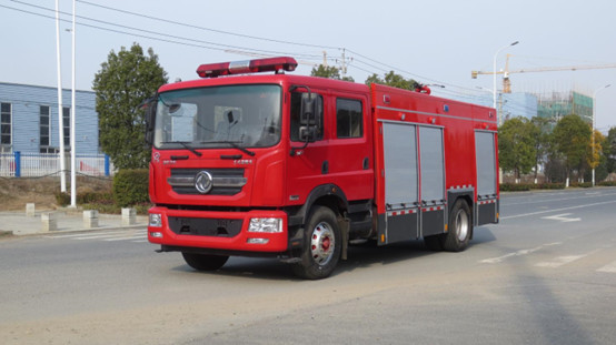 Dongfeng 8200 Liter Water Tank Fire Truck 2WD Rear Drive Diesel 6-Seater 4×2 Manual Transmission
