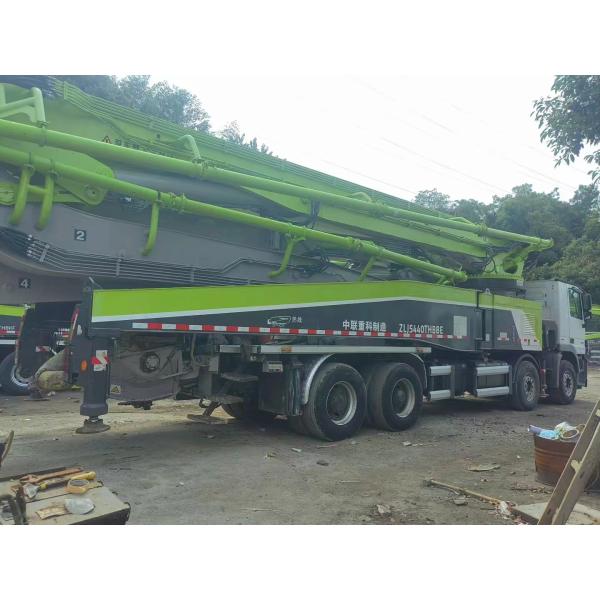 Zoomlion 63m truck-mounted concrete boom pump is suitable for high-rise building and bridge construction