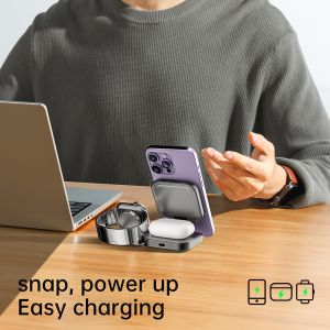 Compact 3 In 1 Iphone Charging Station For 15 Pro Max With Synchronisation