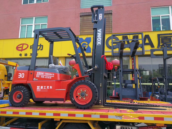Buy Manual 3 Ton Diesel Forklift , Diesel Fork Truck With Long Service Life at wholesale prices