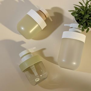 PET Plastic Cosmetic Bottle 300-500ml with Pump Sealing and Shoulder Cover for