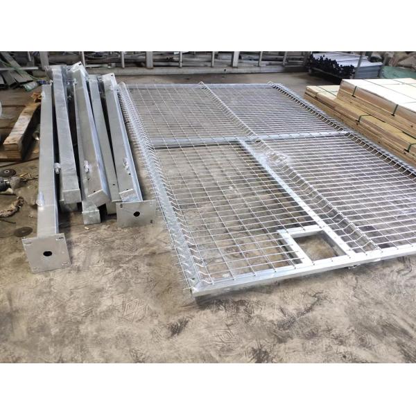 Corrosion Resistance Hot Dipped Galvanized Curved Metal Fence With Peach Type Post