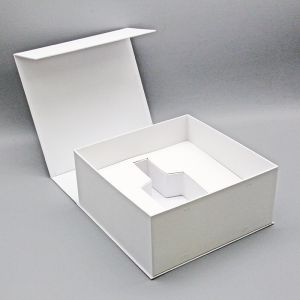 Custom Printed White Luxury Cardboard Box With Matt Lamination Varnishing