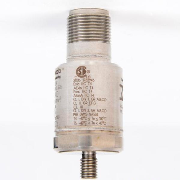 Case Isolated Accelerometer Acceleration Transducer GE 330400-01-05 Bently