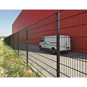 Residential Tubular Steel Fence Child-Proof