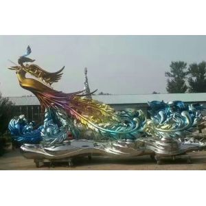 Stainless steel sculpture with mirror finish