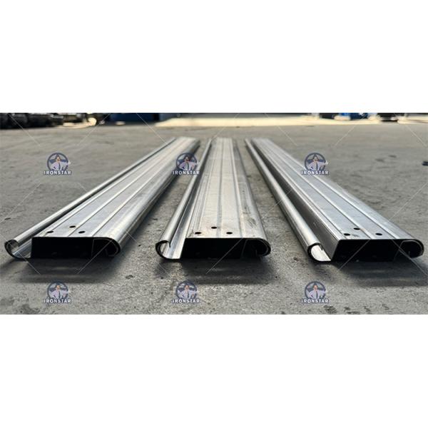 100mm sandwich rolling shutter door roll forming machine in Saudi Arabia olling shutter strip making machine