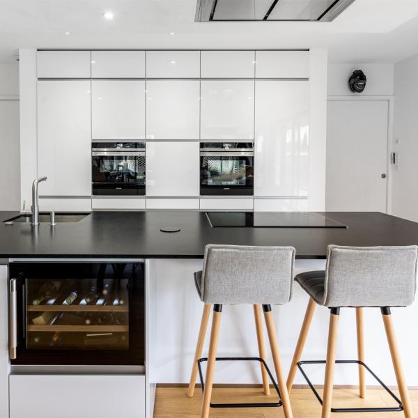 Buy Luxury Scullery Handless Kitchen Cabinet Modern White Plain Lacquer Cupboard at wholesale prices