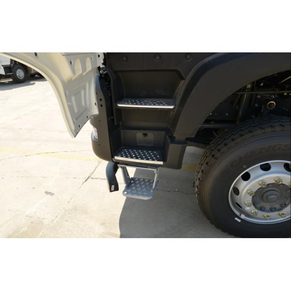 SINOTRUK HOWO TX Fuel Oil Tank Truck 350HP 8X4 Fuel Oil Delivery Truck