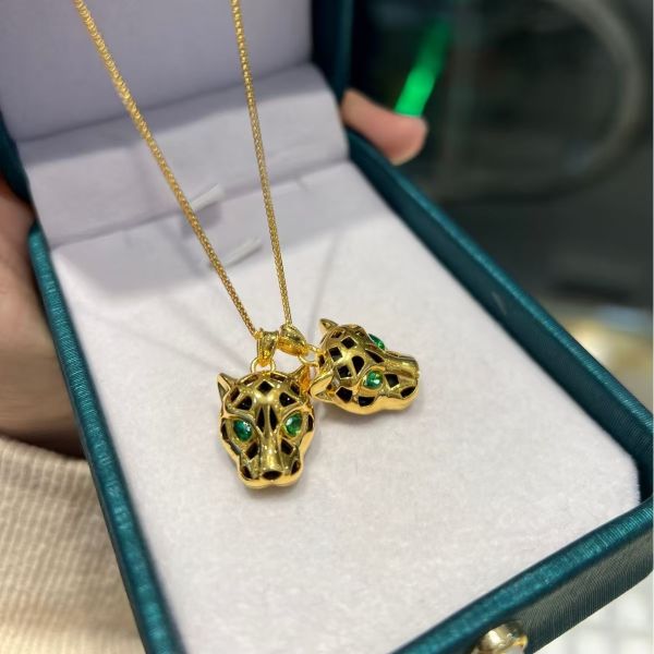 Lobster Clasp 18K AU750 Genuine Gold Panden Jewelry Elegant Durable Design Perfect for Professional and Long Lasting Wear