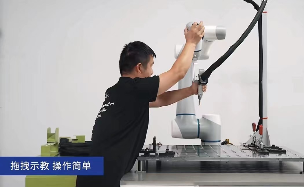 Save cobot widely use with 1300mm Range Cooperative Robot 6 Axis For Welding